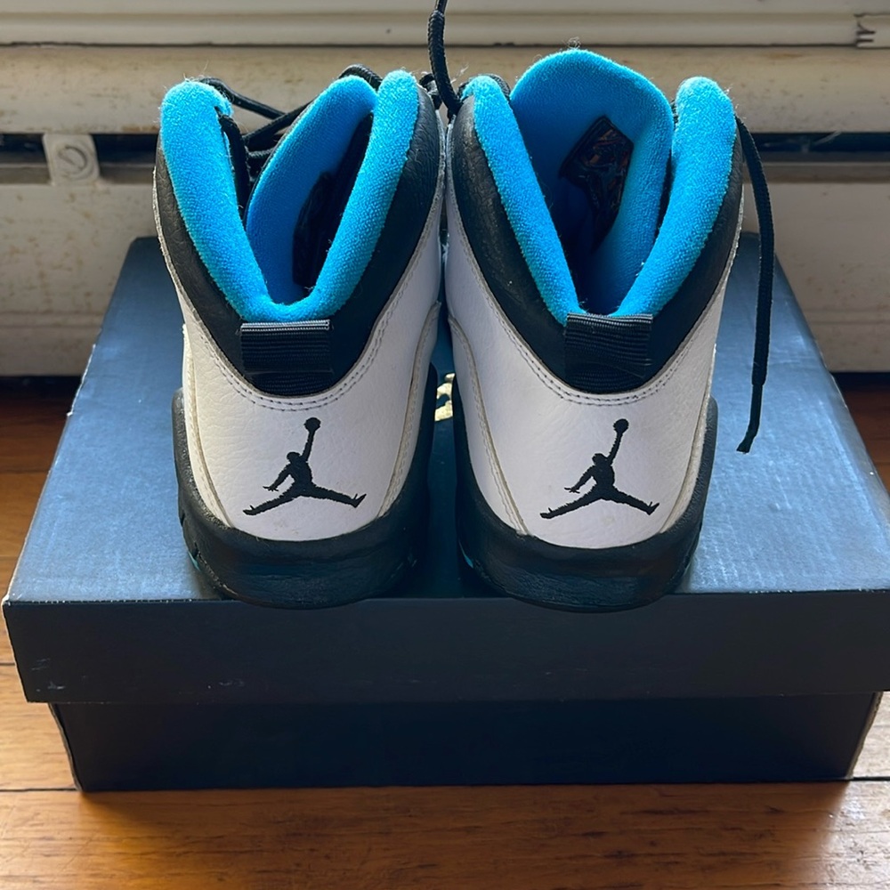 Brand new Air Jordan 10 Retro BG “Powder Blue” in size 4Y (36.5 EU, 23.5 cm).